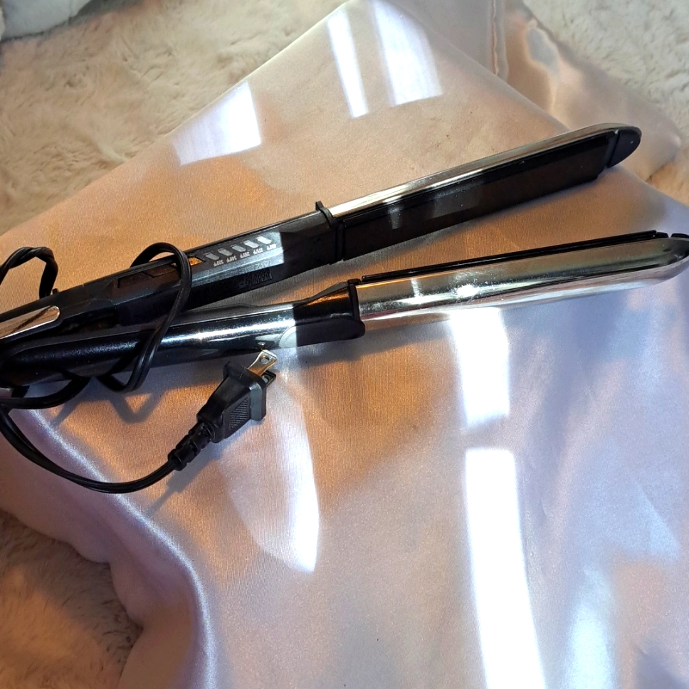 Small Straightner